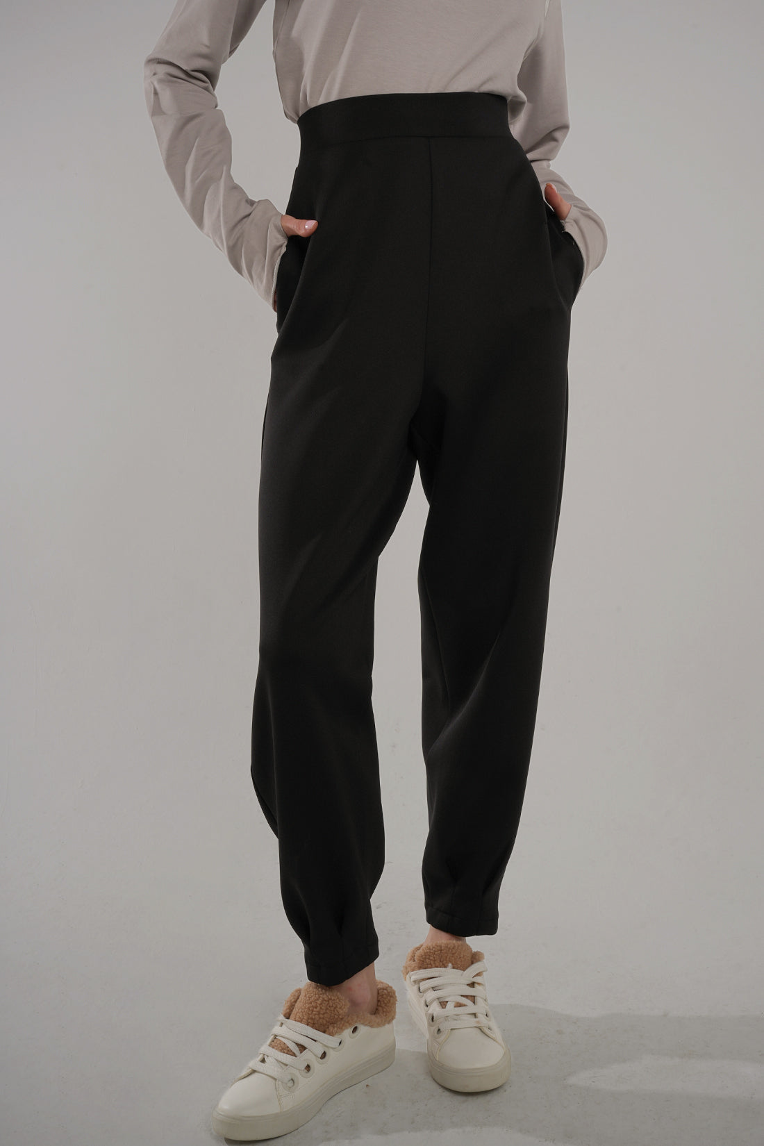 Elasticized Leg Pleated Pocketed Scuba Trousers Black