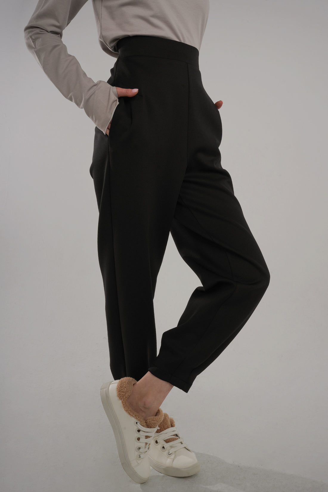Elasticized Leg Pleated Pocketed Scuba Trousers Black