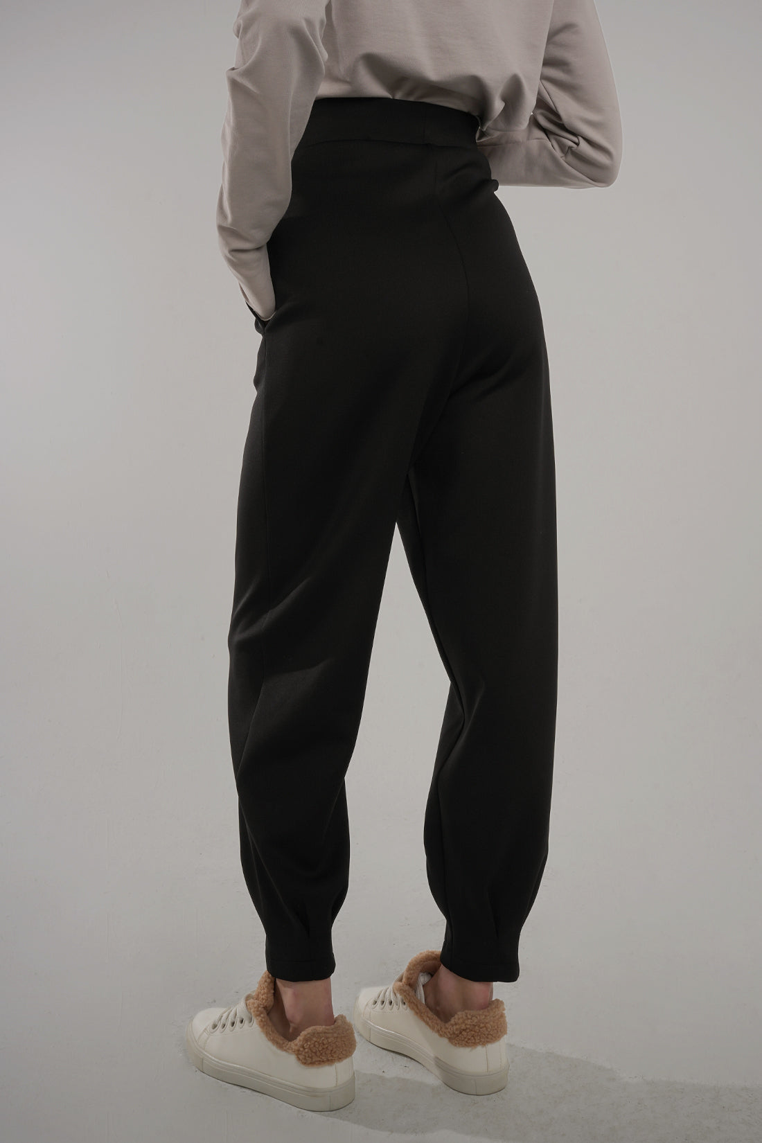 Elasticized Leg Pleated Pocketed Scuba Trousers Black