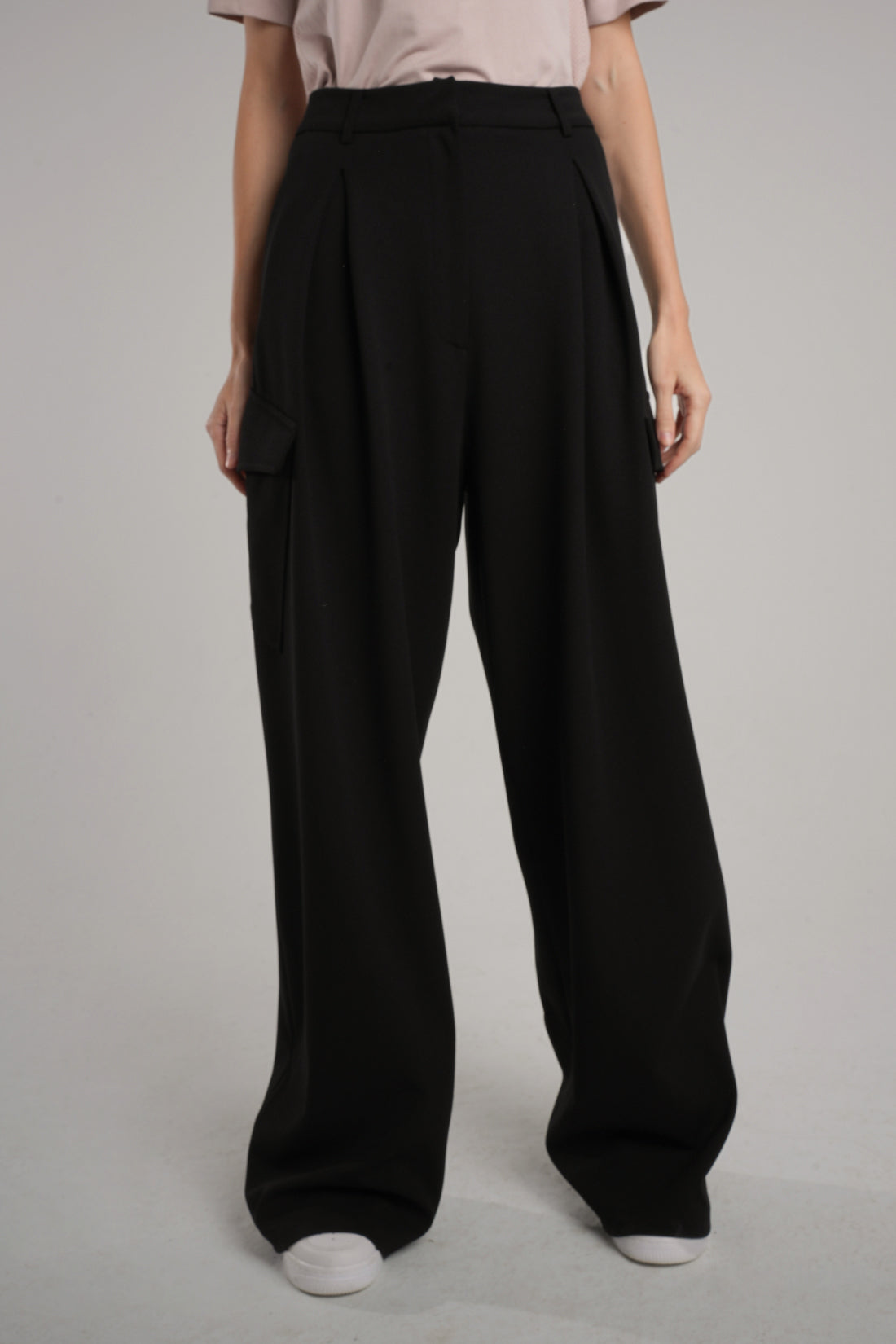 Black Hybrid Cargo Trousers with Loose Cut and Lycra Fabric, Featuring Pocket Details